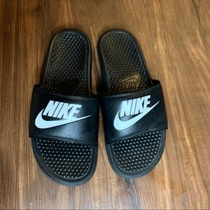 Nike slides size 9 men